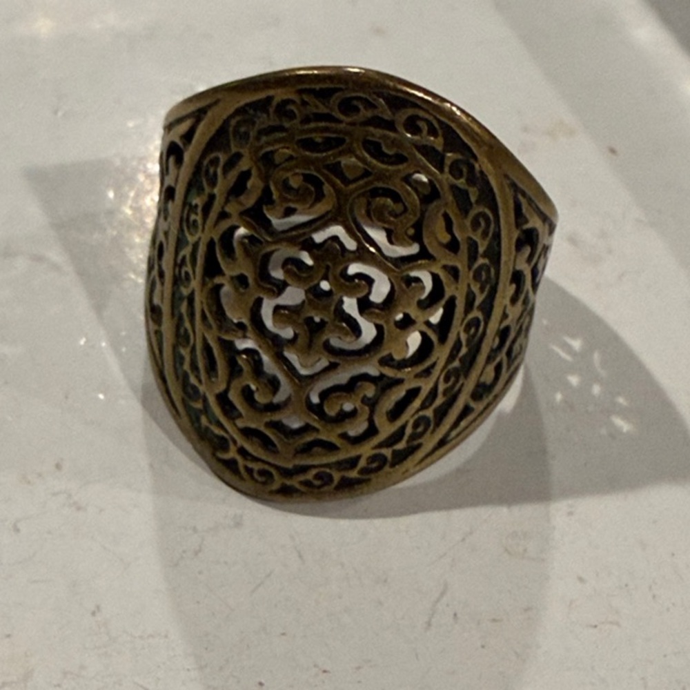 Elegant Gold Filigree Ring